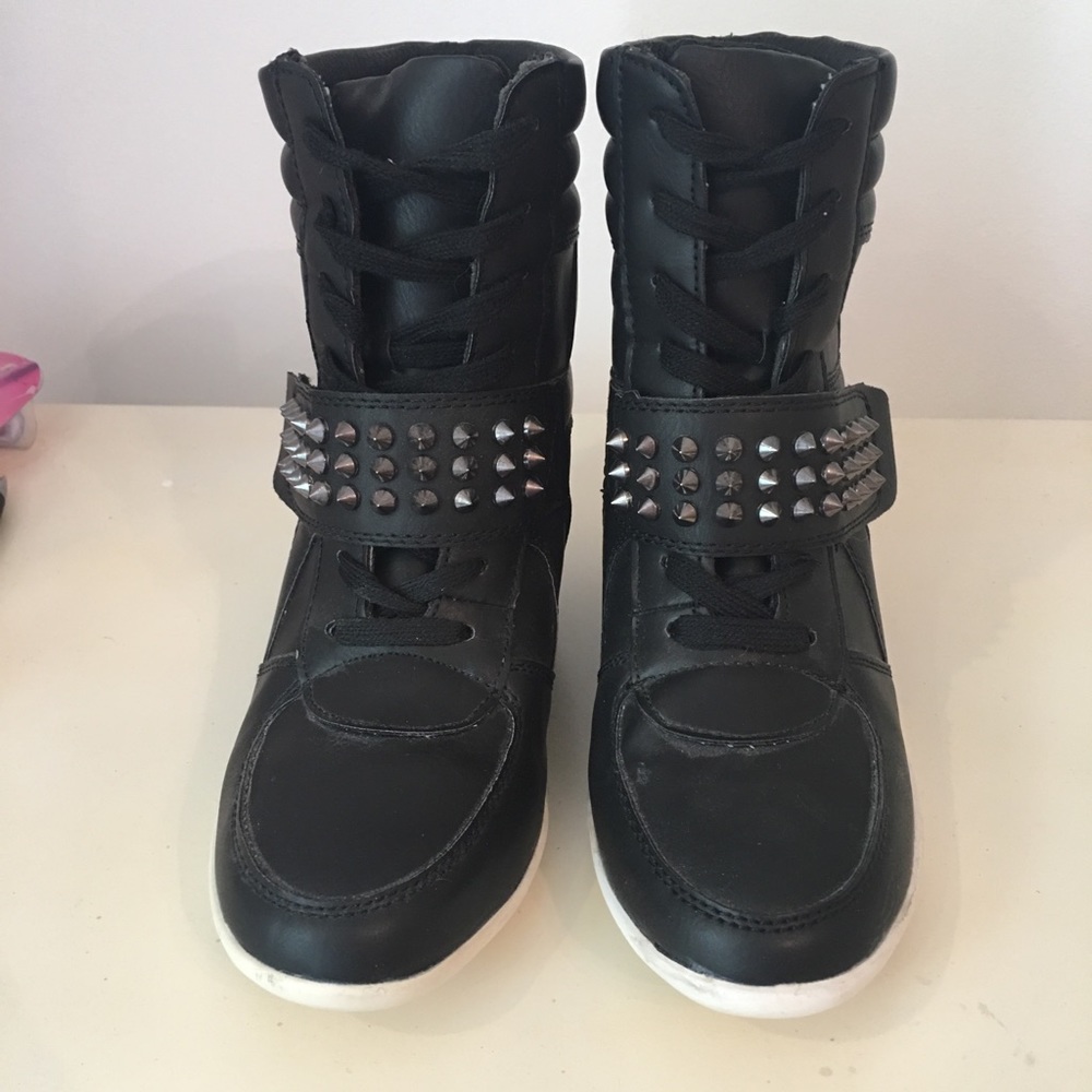 NEVER WORN SNEAKER HEELS